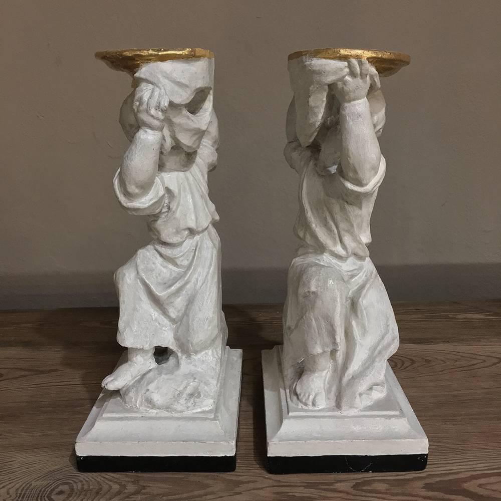 Italiano Coppia di statue di cherubini dipinte in Italia del XIX secolo in vendita