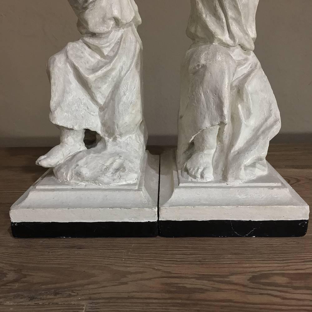 Wood Pair of 19th Century Italian Painted Statues of Cherubs For Sale