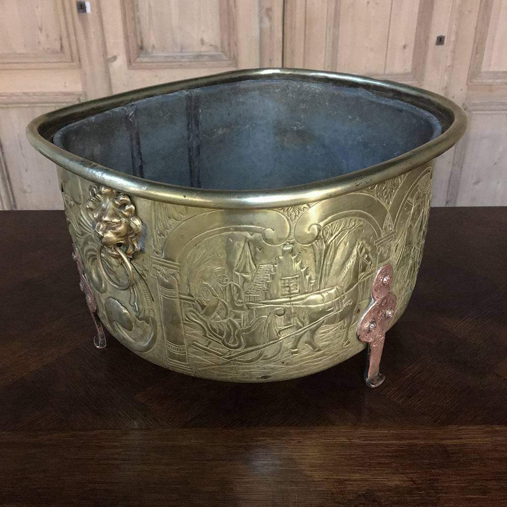 19th century embossed brass Jardinière, planter features an unusual demilune shape and its original tin liner! Completely handcrafted, it is set on cast and engraved copper feet (hand-riveted to the brass) for added protection to your surfaces, with