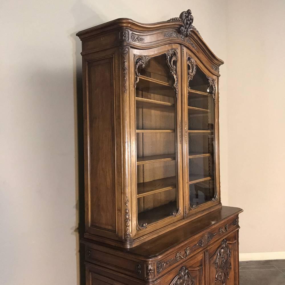 19th century French Regence walnut bookcase, China buffet is an example of the genre that is getting more difficult to find each and every time we visit the Continent to find all the treasures that we personally hand-select for our 50,000 square