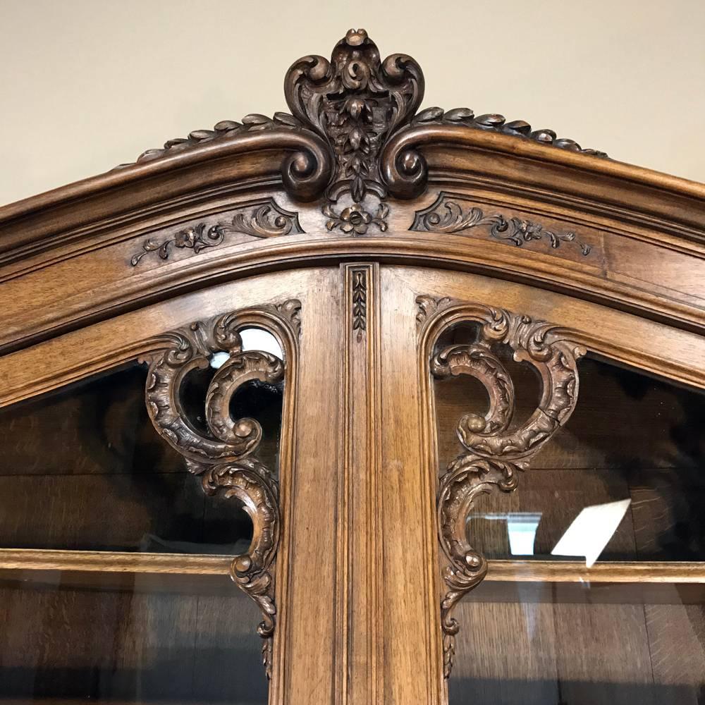 19th Century French Regence Walnut Bookcase, China Buffet In Excellent Condition In Dallas, TX