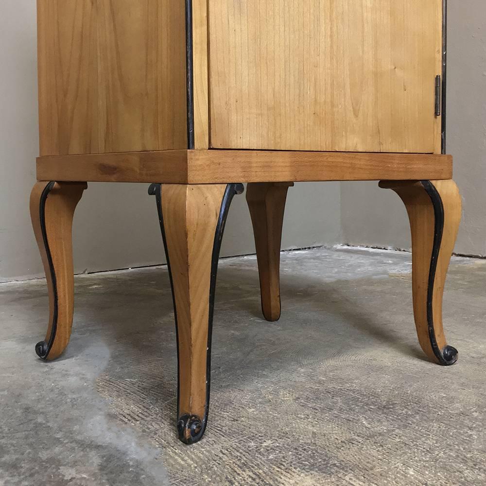 Pair of French Mid-Century Fruitwood Nightstands In Good Condition In Dallas, TX