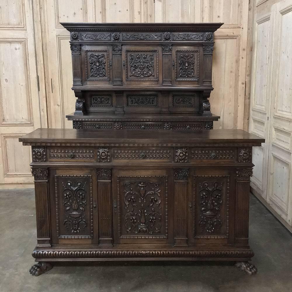 19th Century Italian Renaissance Bar in Hand-Carved Walnut 5