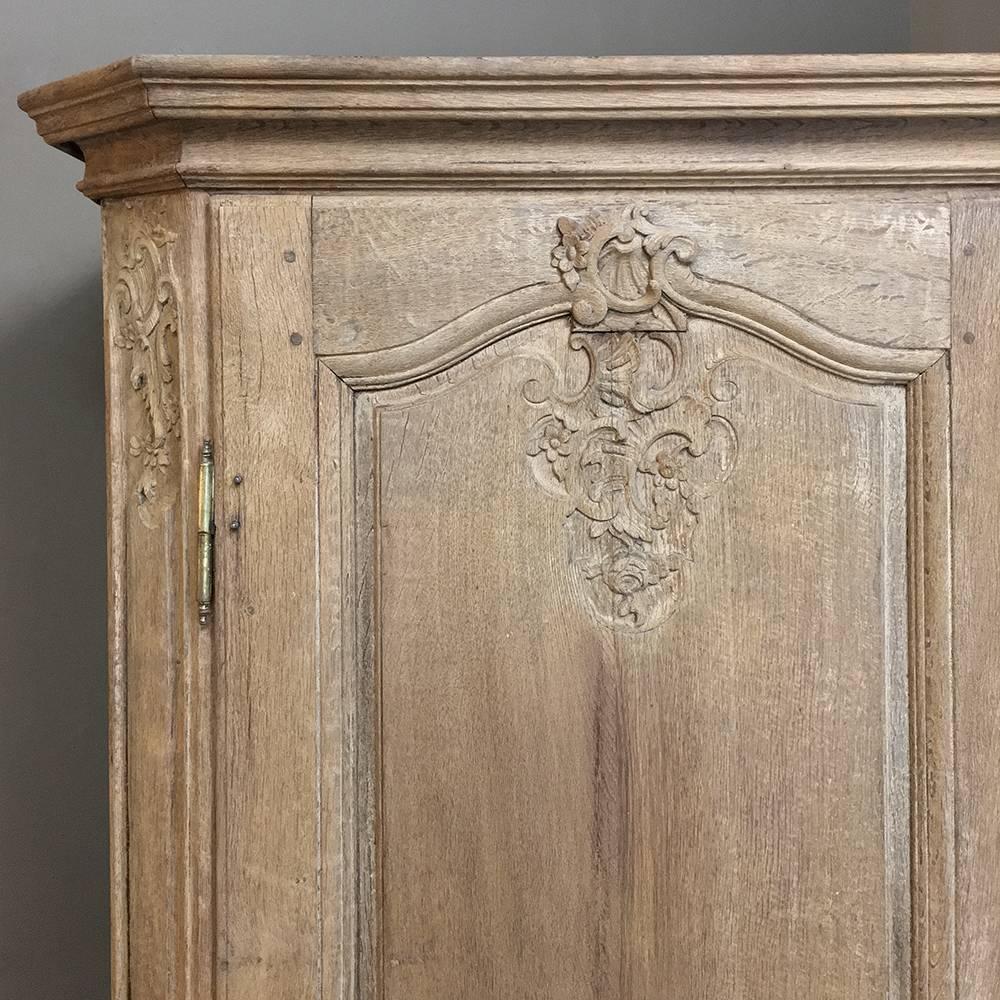 Early 19th Century French Regence Stripped Oak Armoire In Good Condition In Dallas, TX