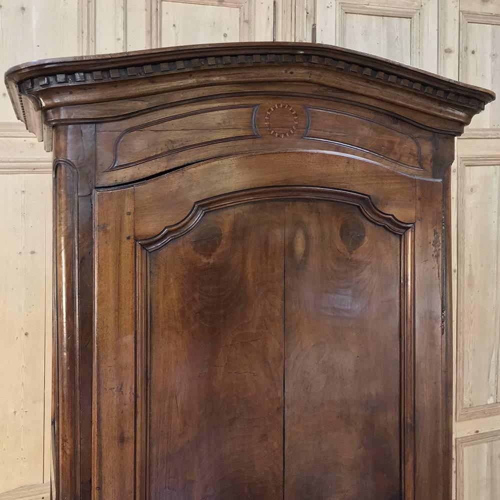 18th Century Country French Fruitwood Bonnetiere In Good Condition In Dallas, TX