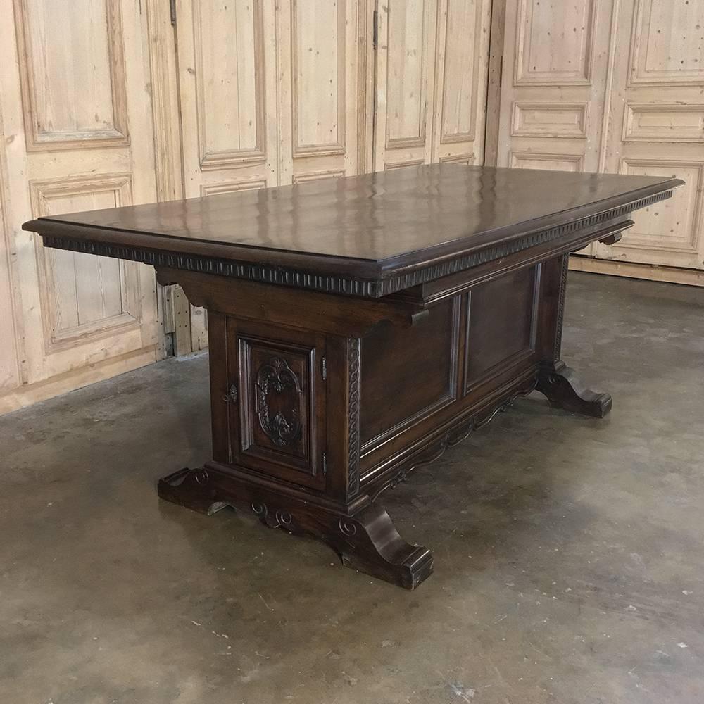 Antique Italian Neoclassical Walnut Executive Desk, Table In Good Condition In Dallas, TX