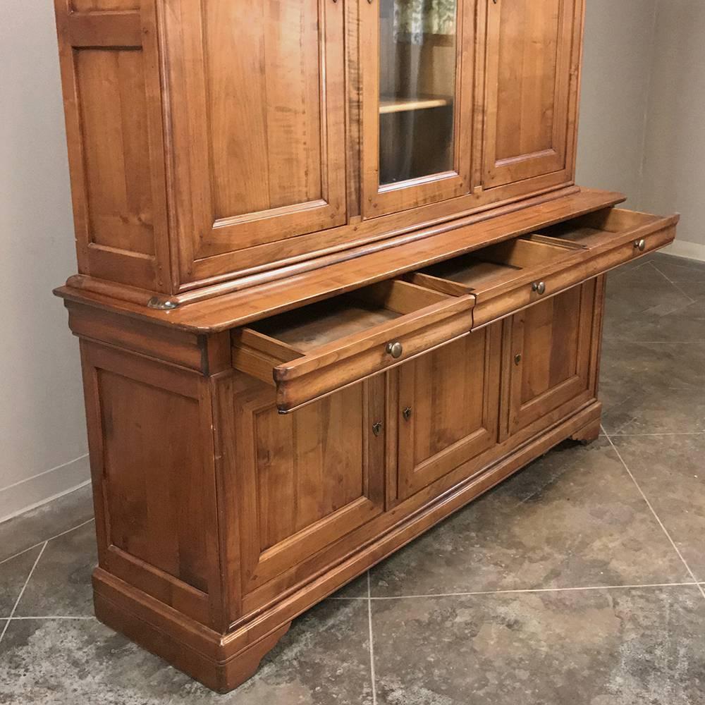Antique French Louis Philippe Cherrywood Bookcase In Good Condition In Dallas, TX