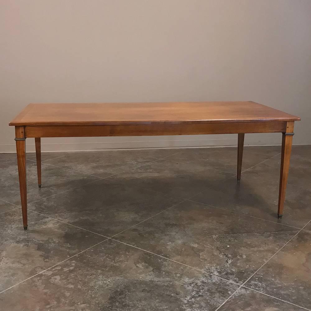 19th Century French Directoire Cherrywood Dining Table In Good Condition In Dallas, TX