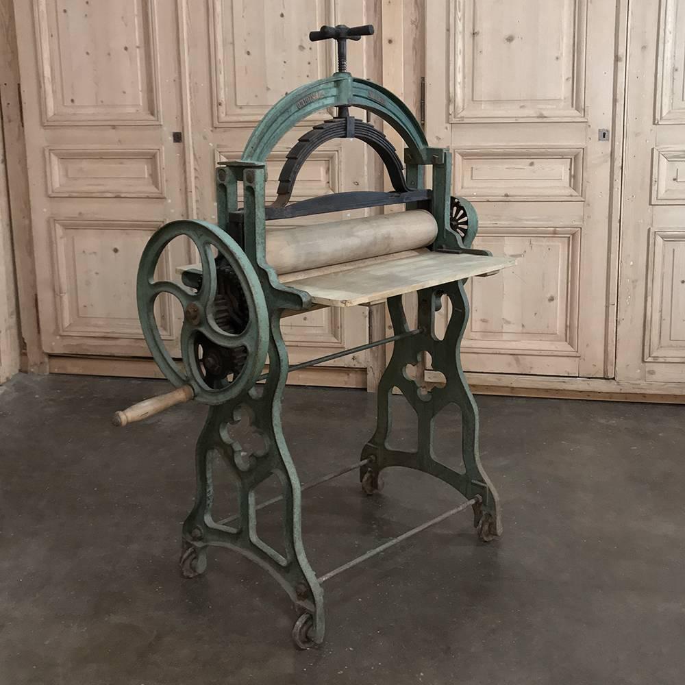 Antique Industrial laundry cloth roller press makes a charming selection as an end table, or for a lamp, and features drop-down side surfaces, and its original gearing which still works! Leaf springs and a screw crank would press the rollers