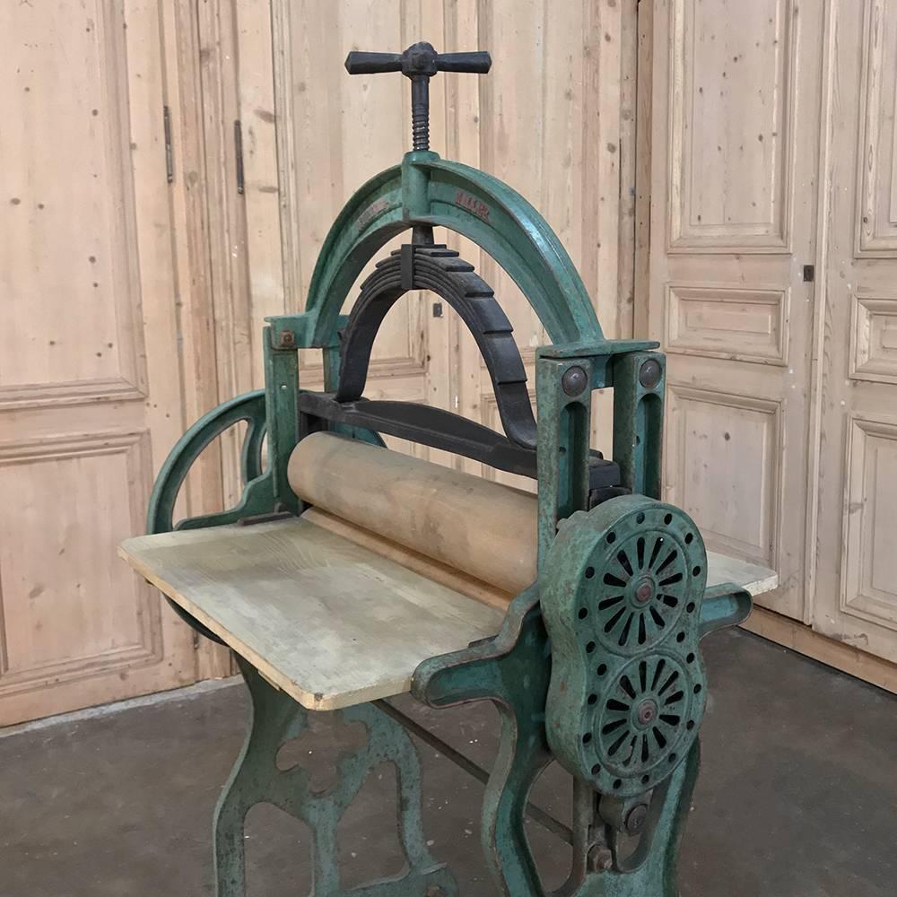 Antique Industrial Laundry Cloth Roller Press In Good Condition In Dallas, TX