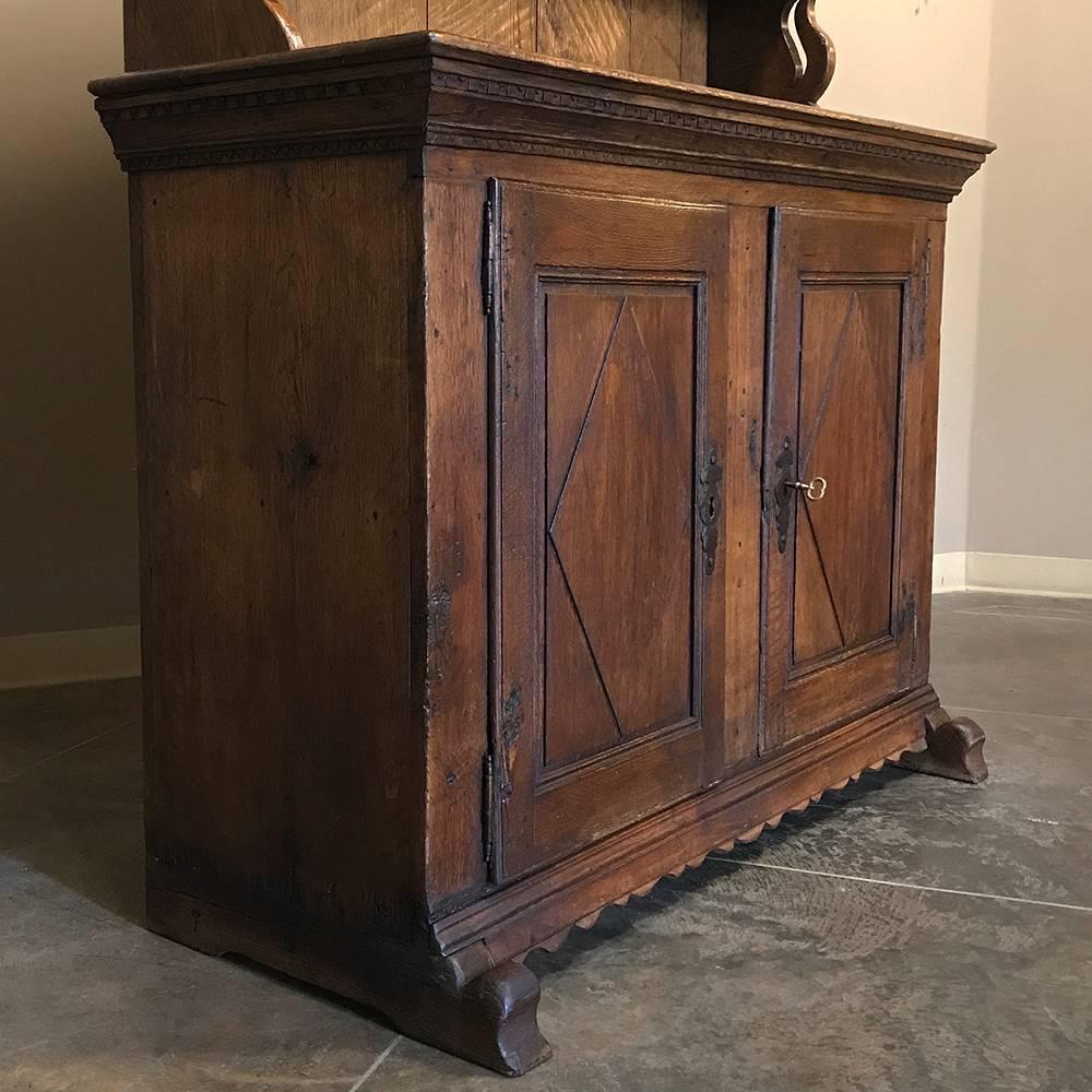 18th Century Rustic Swedish Oak Vaisselier In Good Condition In Dallas, TX