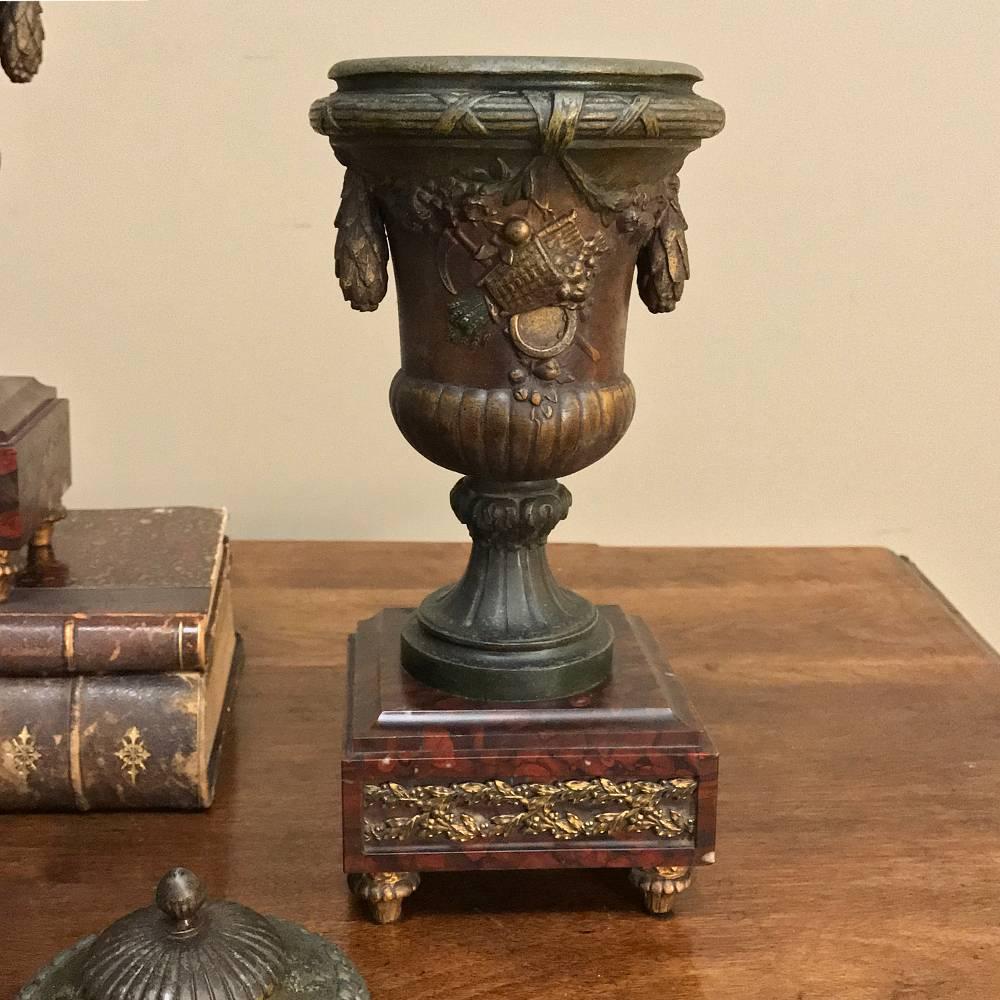 Pair of 19th Century French Mantel Urns, circa 1890 For Sale 3