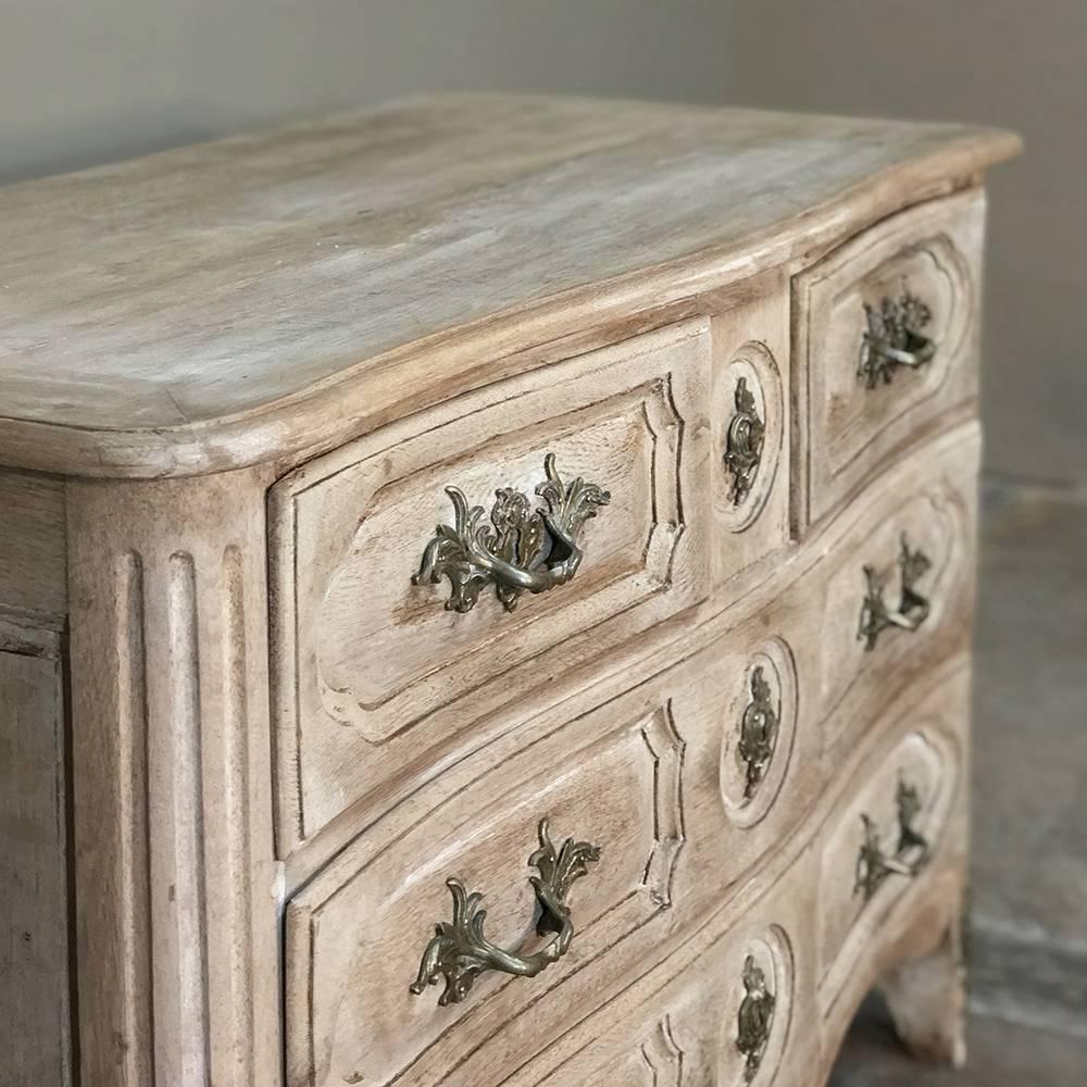 18th Century Country French Louis XIV Stripped Oak Commode In Good Condition In Dallas, TX