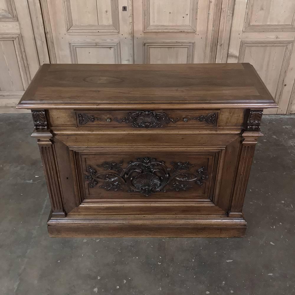 19th Century French Walnut Louis XIV Buffet or Cabinet In Good Condition In Dallas, TX