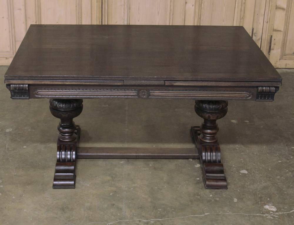 Early 20th Century Flemish Renaissance Draw-Leaf Table