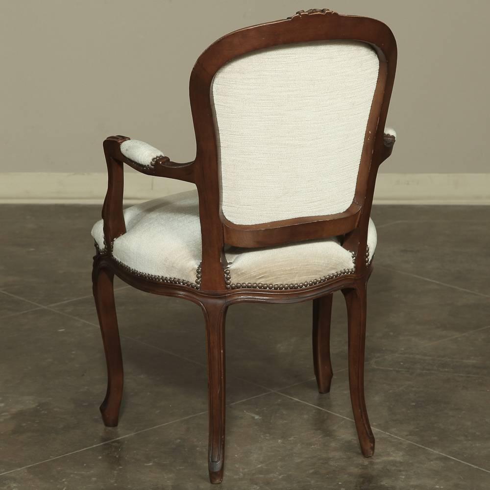 Set of Eight French Walnut White Mohair Louis XV Dining Chairs and Two Armchairs In Excellent Condition In Dallas, TX