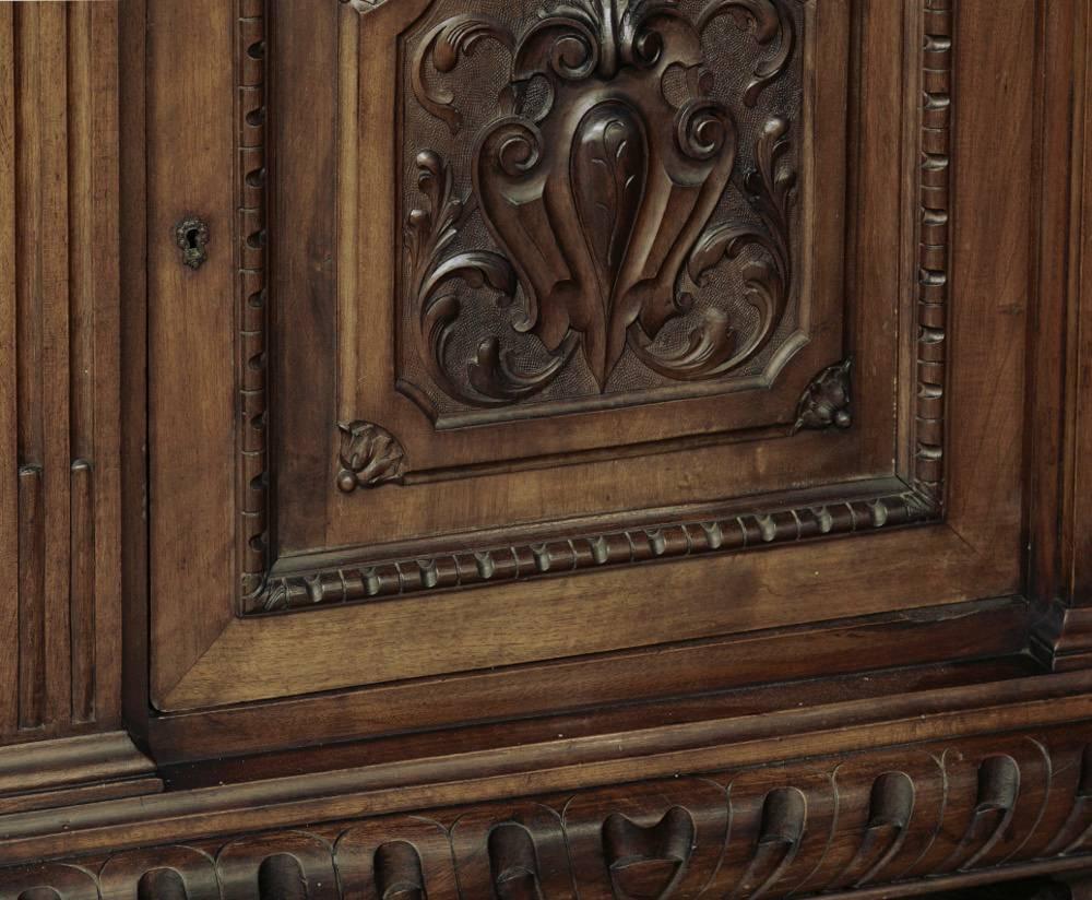 19th Century Italian Renaissance Walnut Two-Tiered Buffet 1