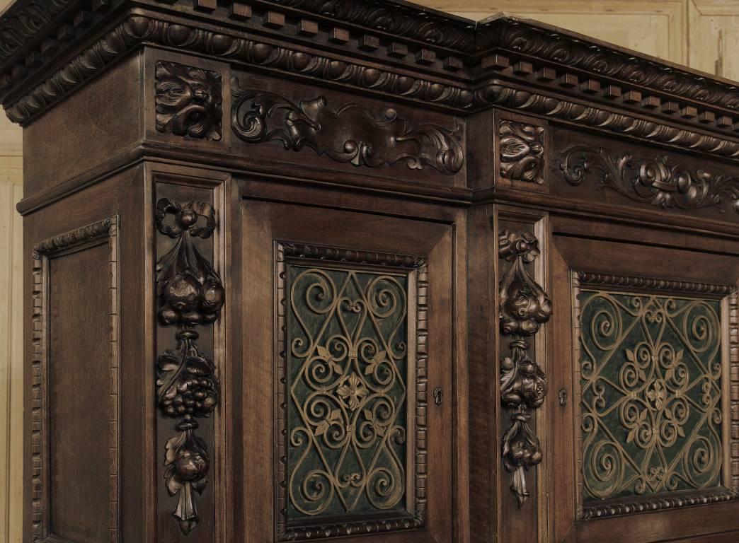19th Century Italian Renaissance Walnut Two-Tiered Buffet In Excellent Condition In Dallas, TX