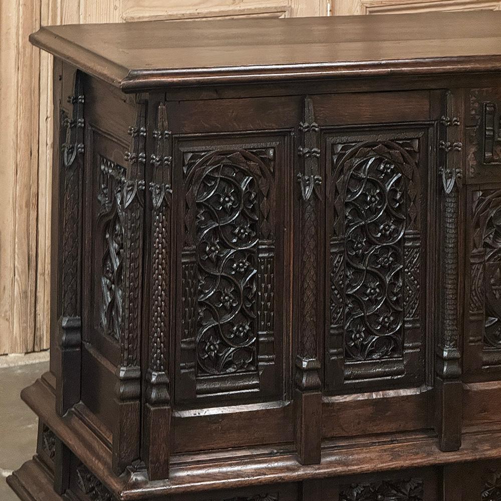 Intagliato a mano Credenza gotica francese del XIX secolo in vendita