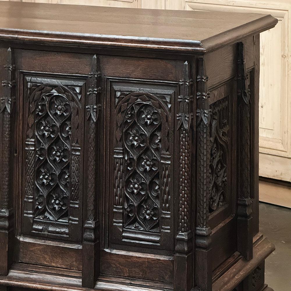 Credenza gotica francese del XIX secolo in vendita 1
