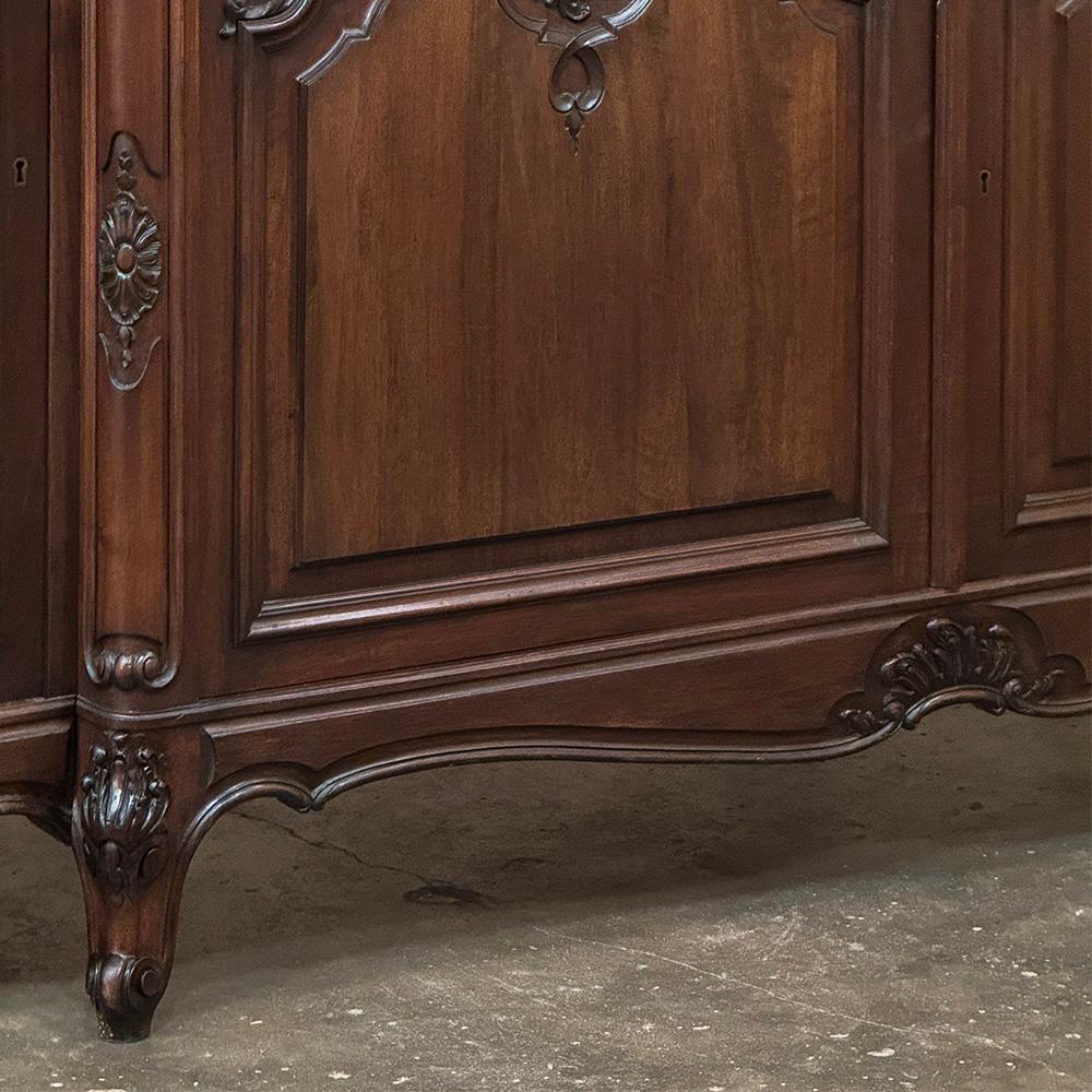 Antique French Louis XIV Walnut Round Side Marble Top Buffet For Sale 1