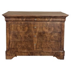 Commode Louis Philippe du 19ème siècle en noyer