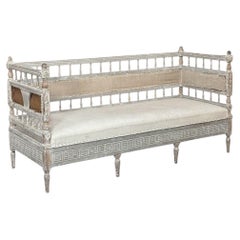 Banc suédois du XVIIIe siècle, de style néoclassique gustavien, à peinture grattée