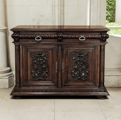 Buffet ancien de style néo-Renaissance française du XIXe siècle, en noyer