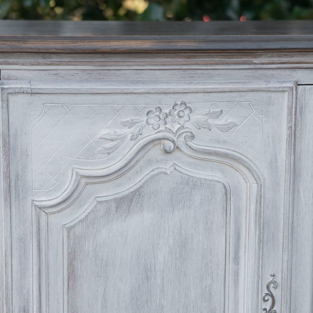 Grand Country French Solid Oak Painted Whitewashed Finish, Dark Waxed Top Buffet In Excellent Condition In Dallas, TX