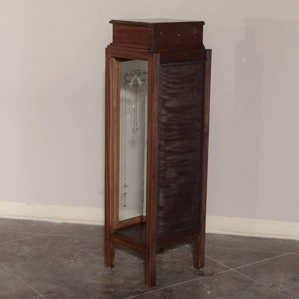 Pair of Italian Art Deco Marquetry Vitrine or Cabinets 5