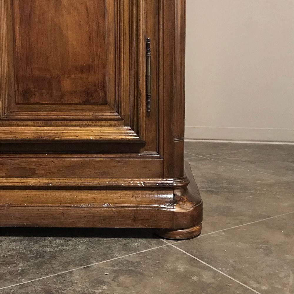 Vintage Country French Walnut Armoire In Good Condition In Dallas, TX