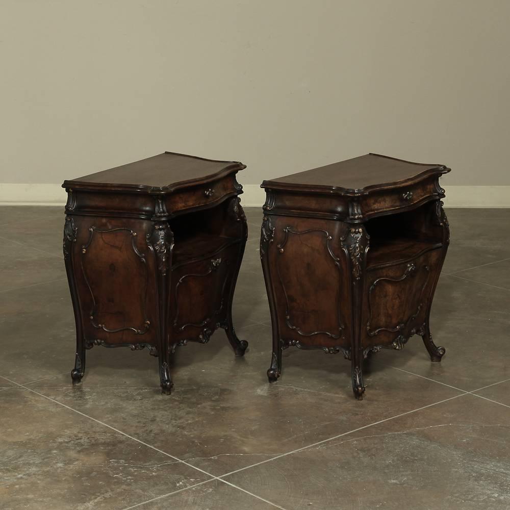 Pair of Italian Rococo Burled Walnut Bombe Nightstands 4