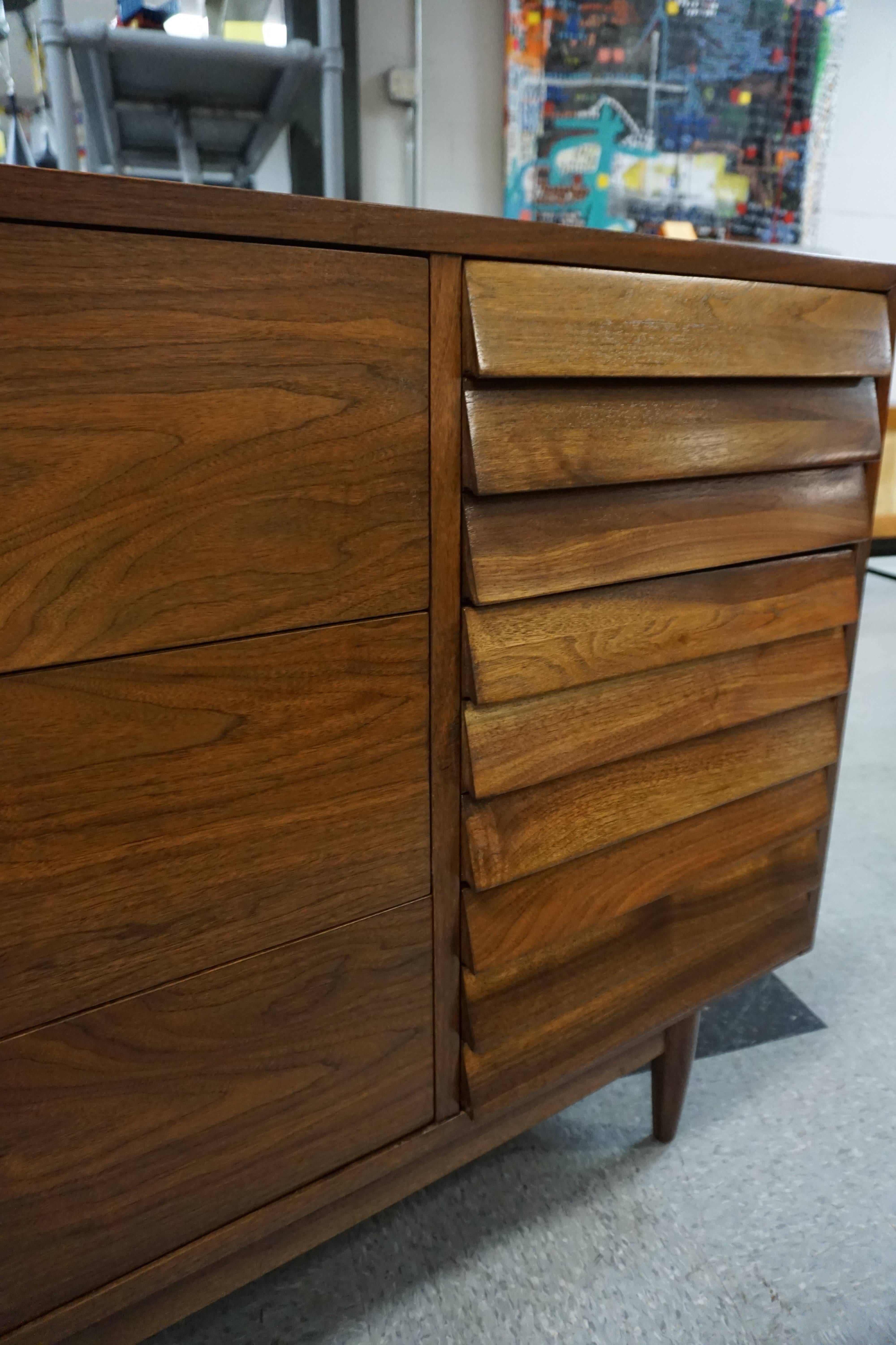1950 American of Martinsville Walnut Dresser In Excellent Condition In Hudson, NY