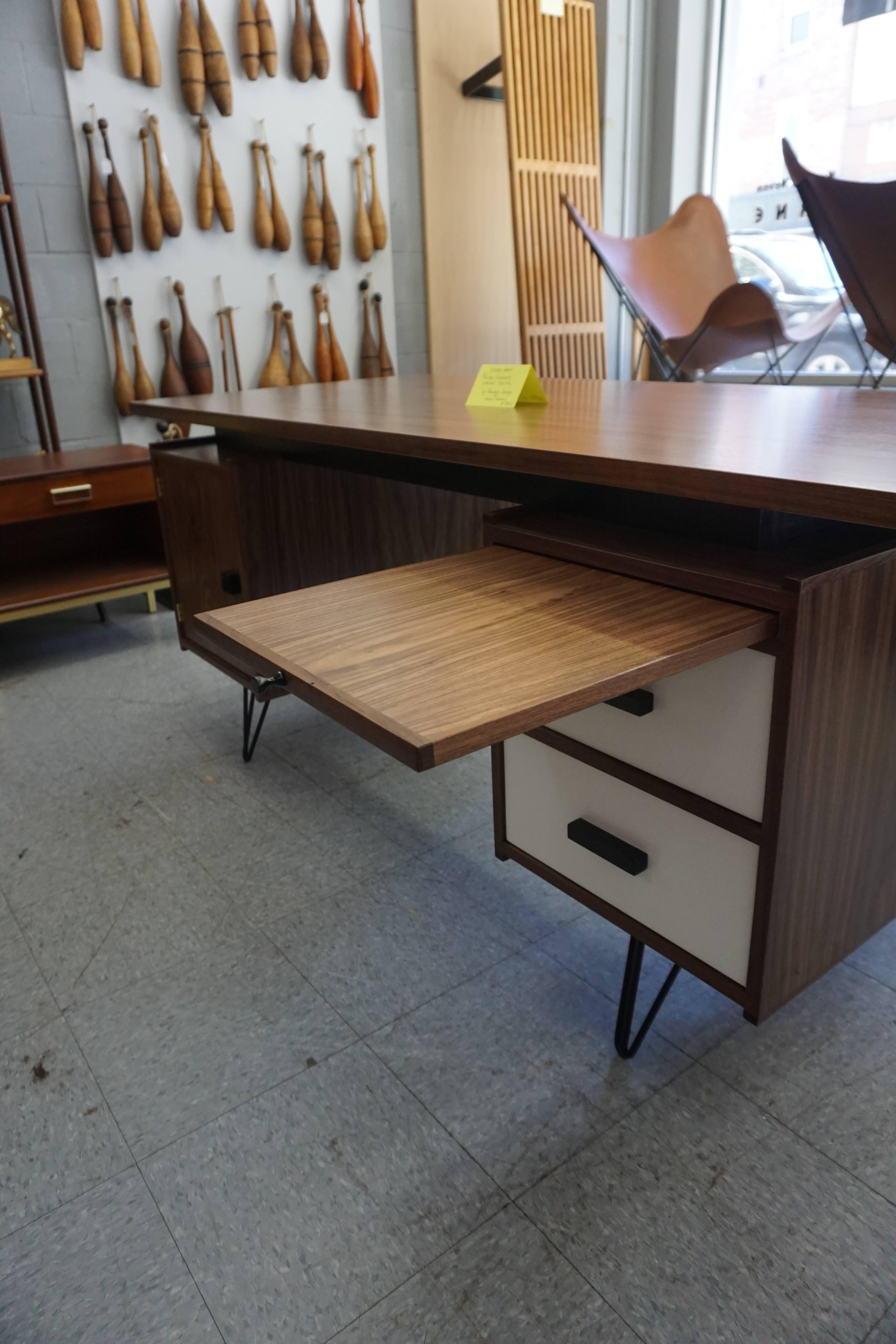   Custom-Made Pastoe Inspired Walnut Desk In Excellent Condition For Sale In Hudson, NY