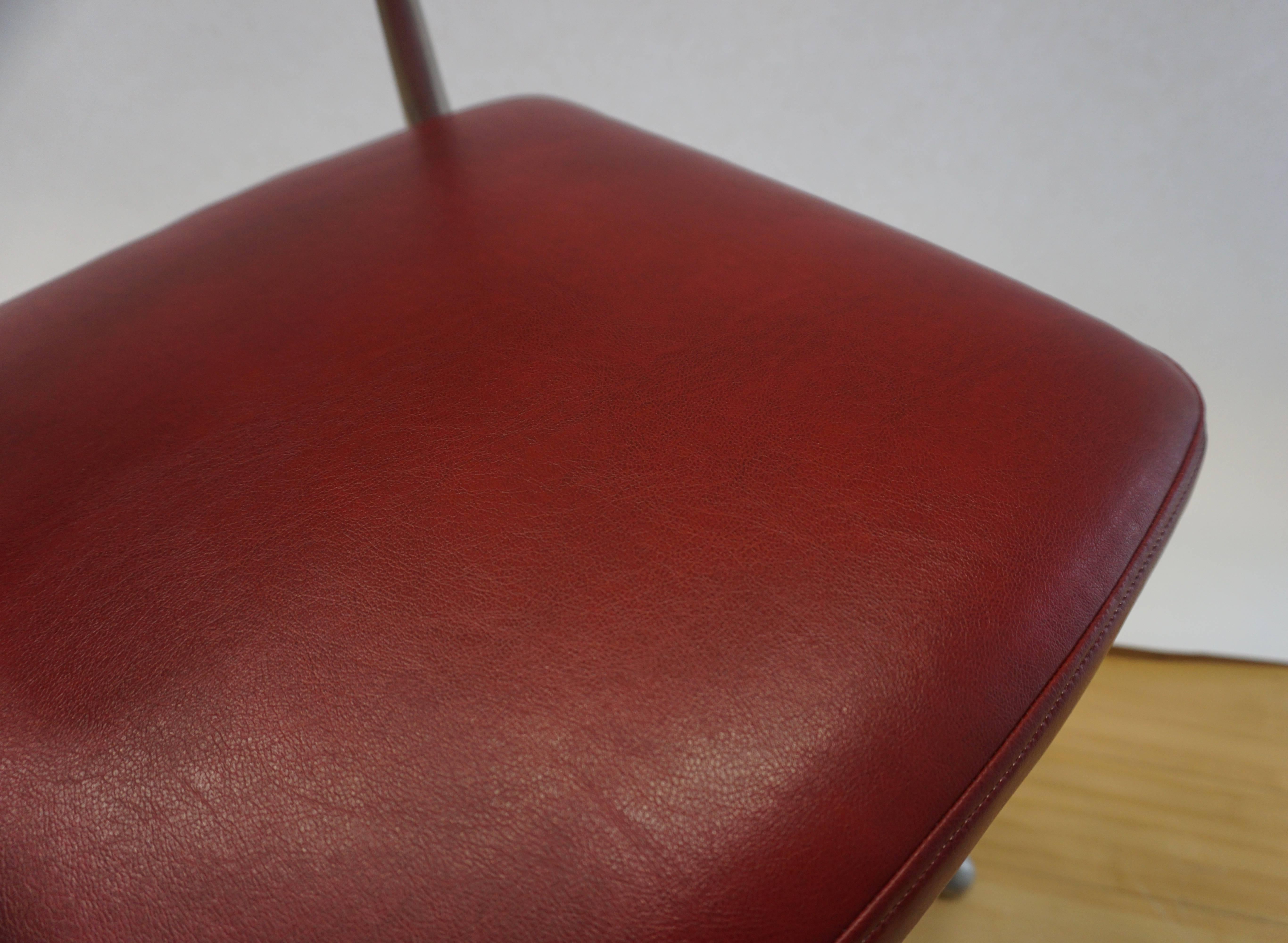 Set of Eight Aluminium and Red Leather Gazelle Chairs In Good Condition In Hudson, NY