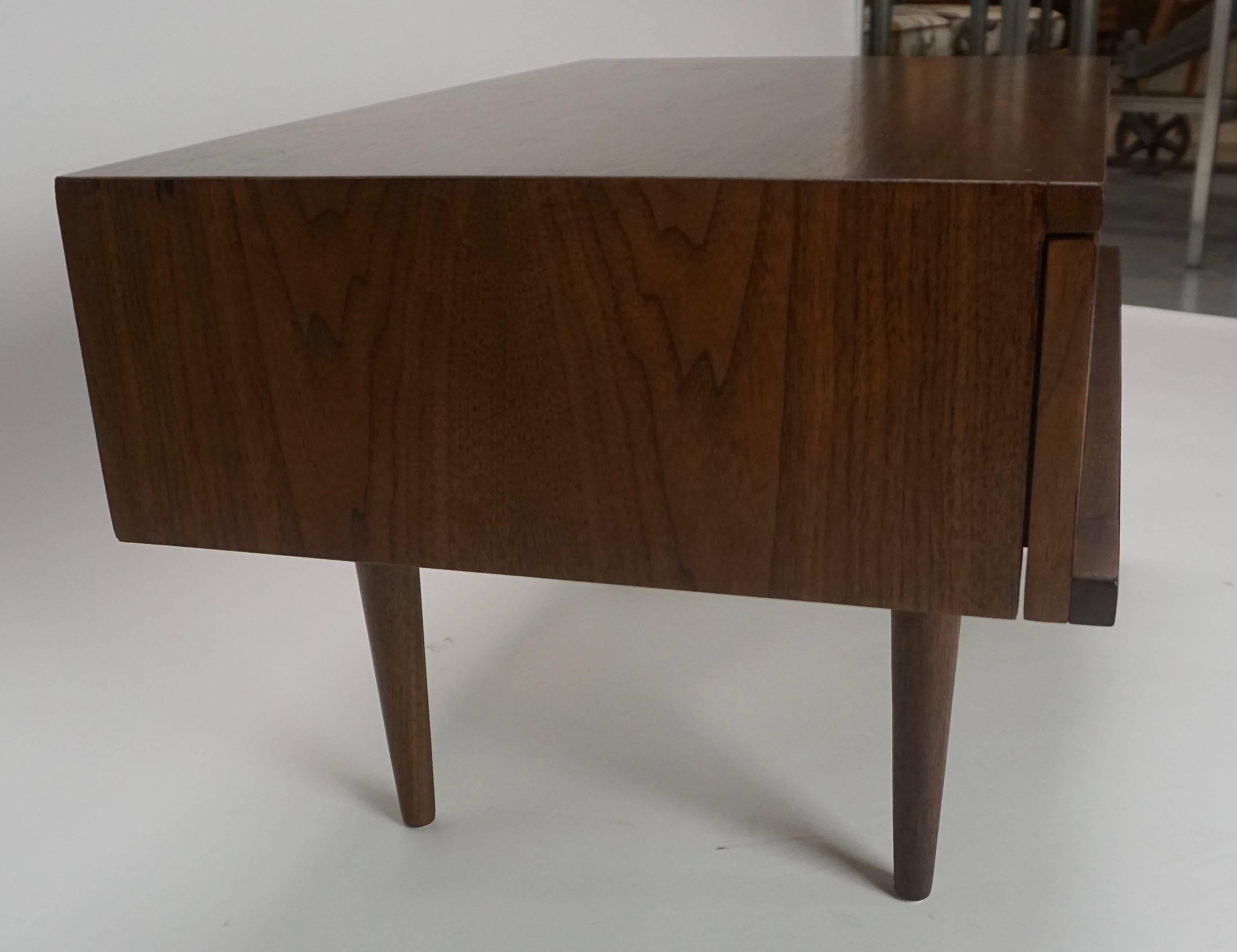 Mid-Century Modern 1950 Mel Smilow Pair of Single Drawer Night or Side Stands For Sale