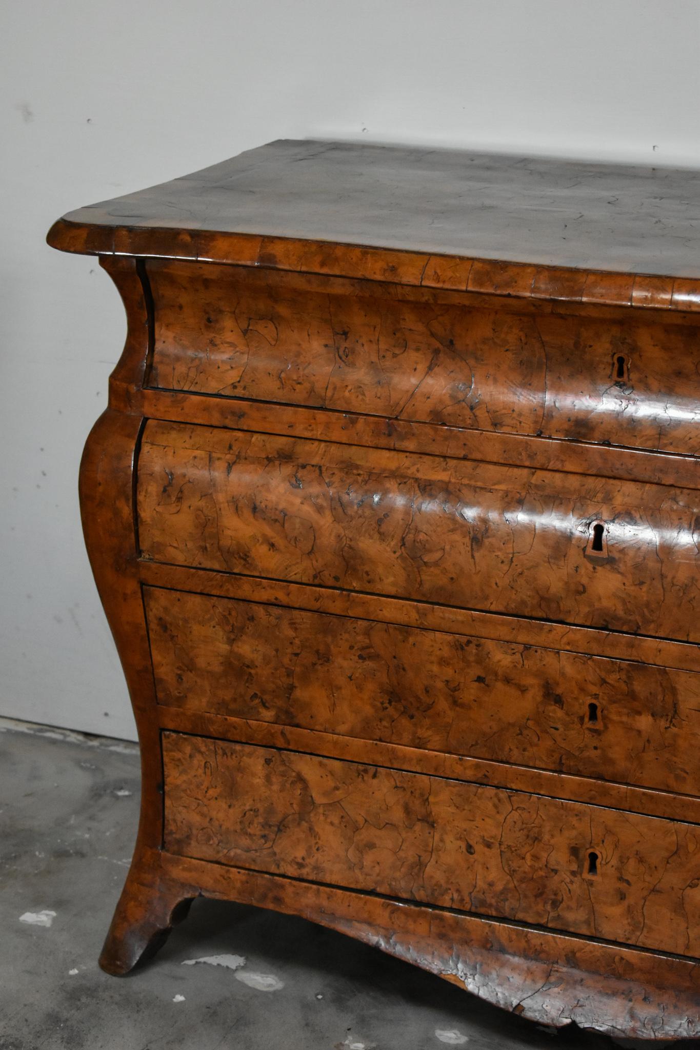 Italian Burlwood Combe Commode In Good Condition For Sale In Miami, FL