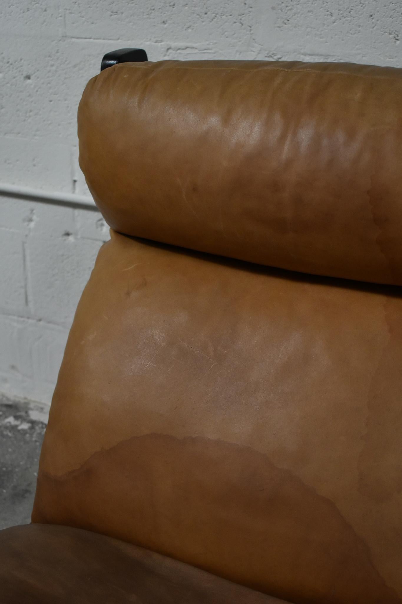 Ébénisé Chaise longue italienne Cognac en vente