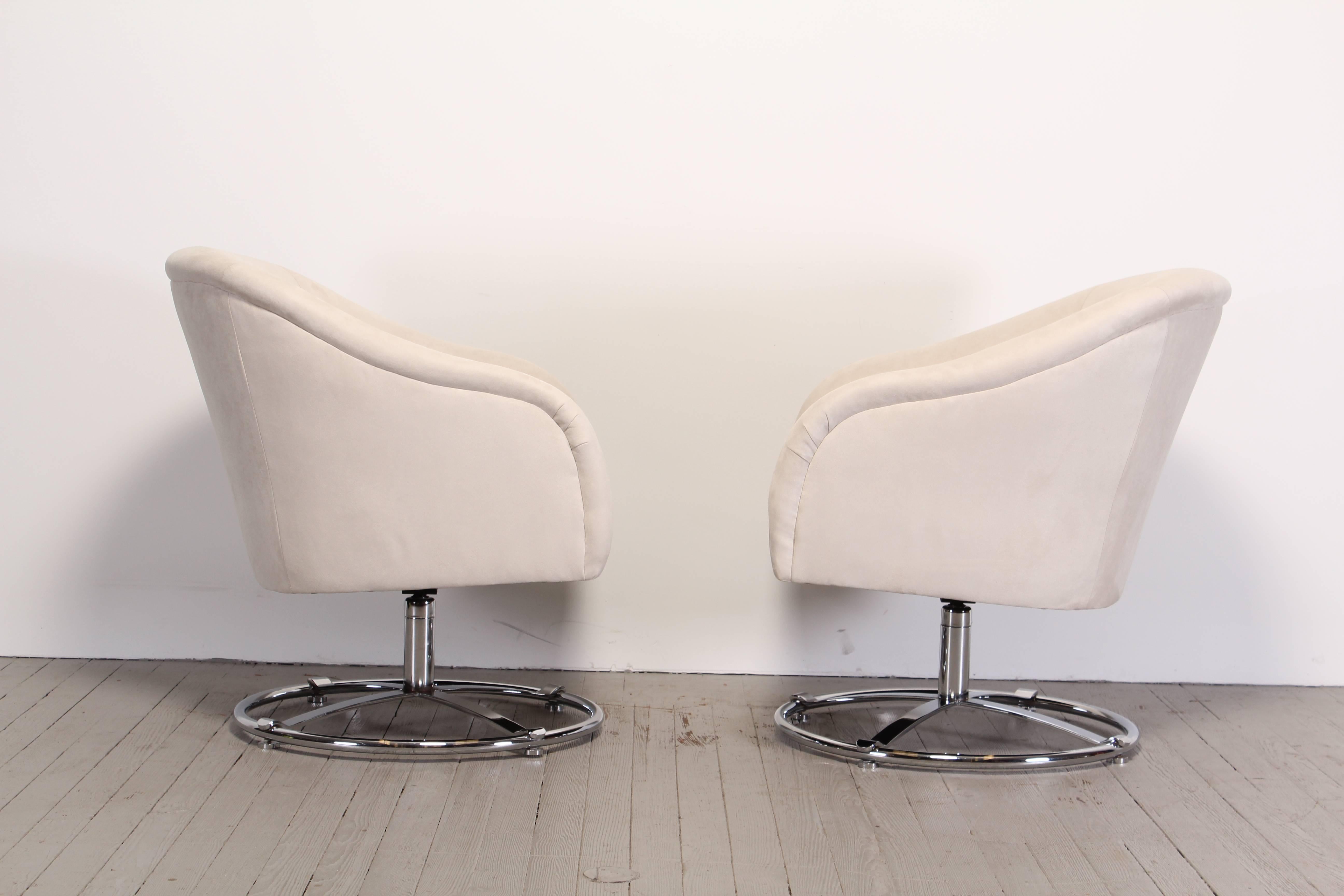 Mid-Century Modern Pair of Large Scale Chromed Steel Swivel Chairs by Ward Bennett, 1970