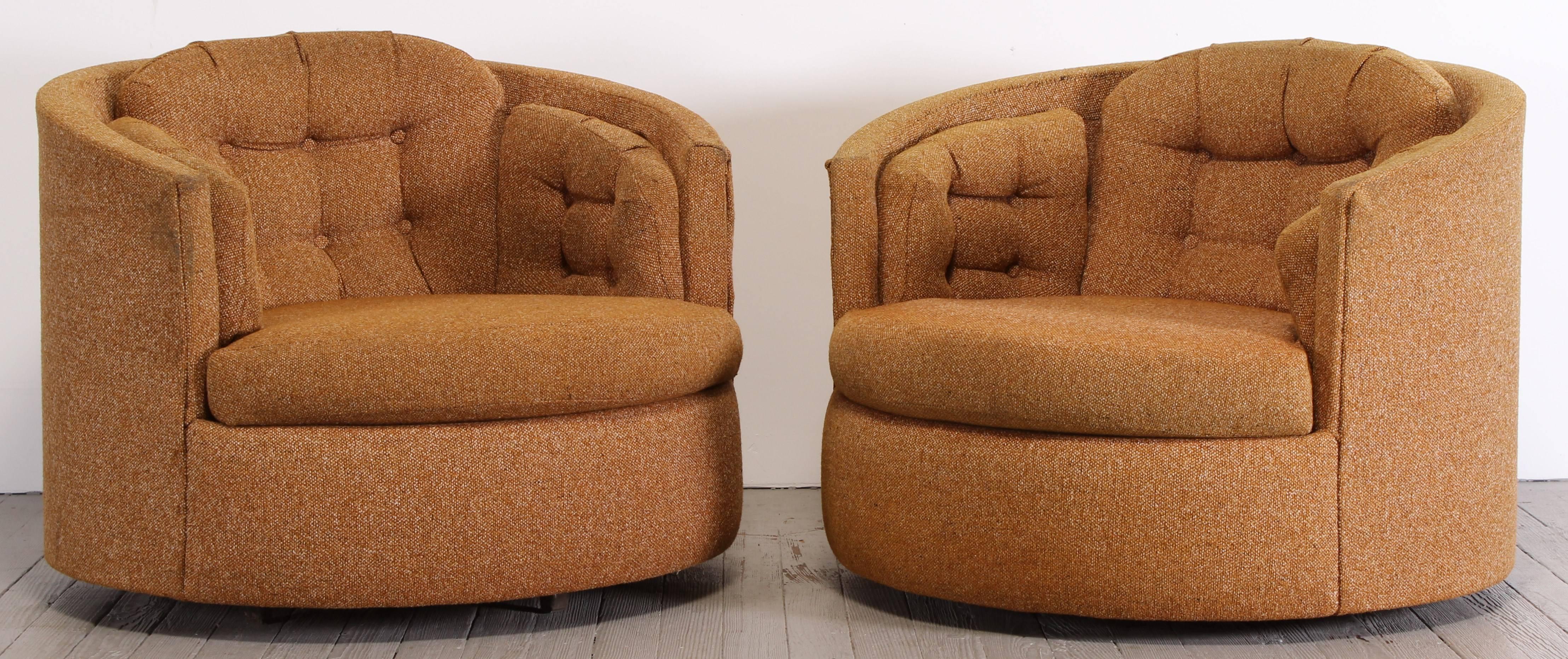 Pair of Swiveling Lounge Chairs in the Style of Milo Baughman, 1970 In Good Condition In Hamburg, PA