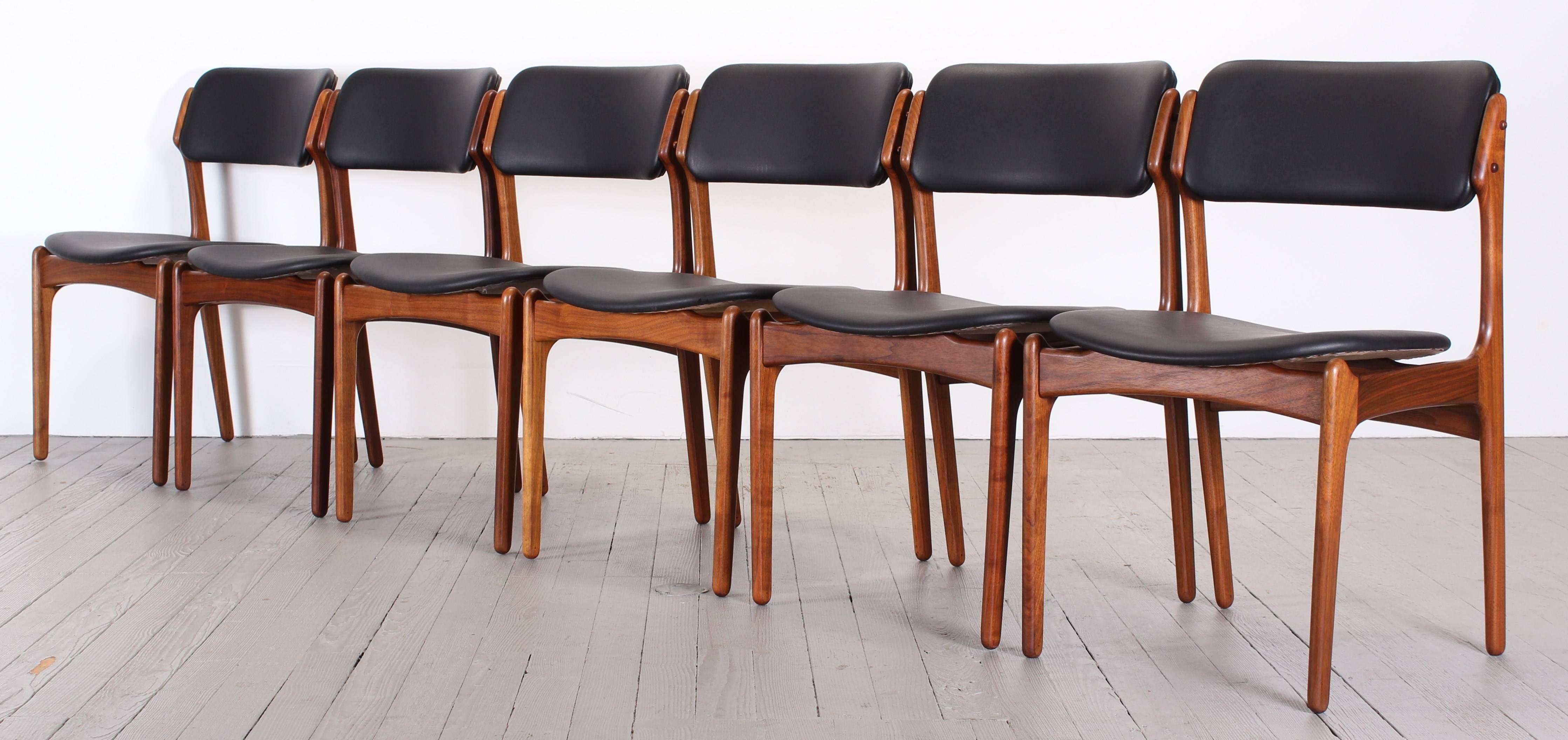 Set of Six Dining Chairs Model 49 by Erik Buch for Oddense Maskinsinedkeri In Excellent Condition In Hamburg, PA