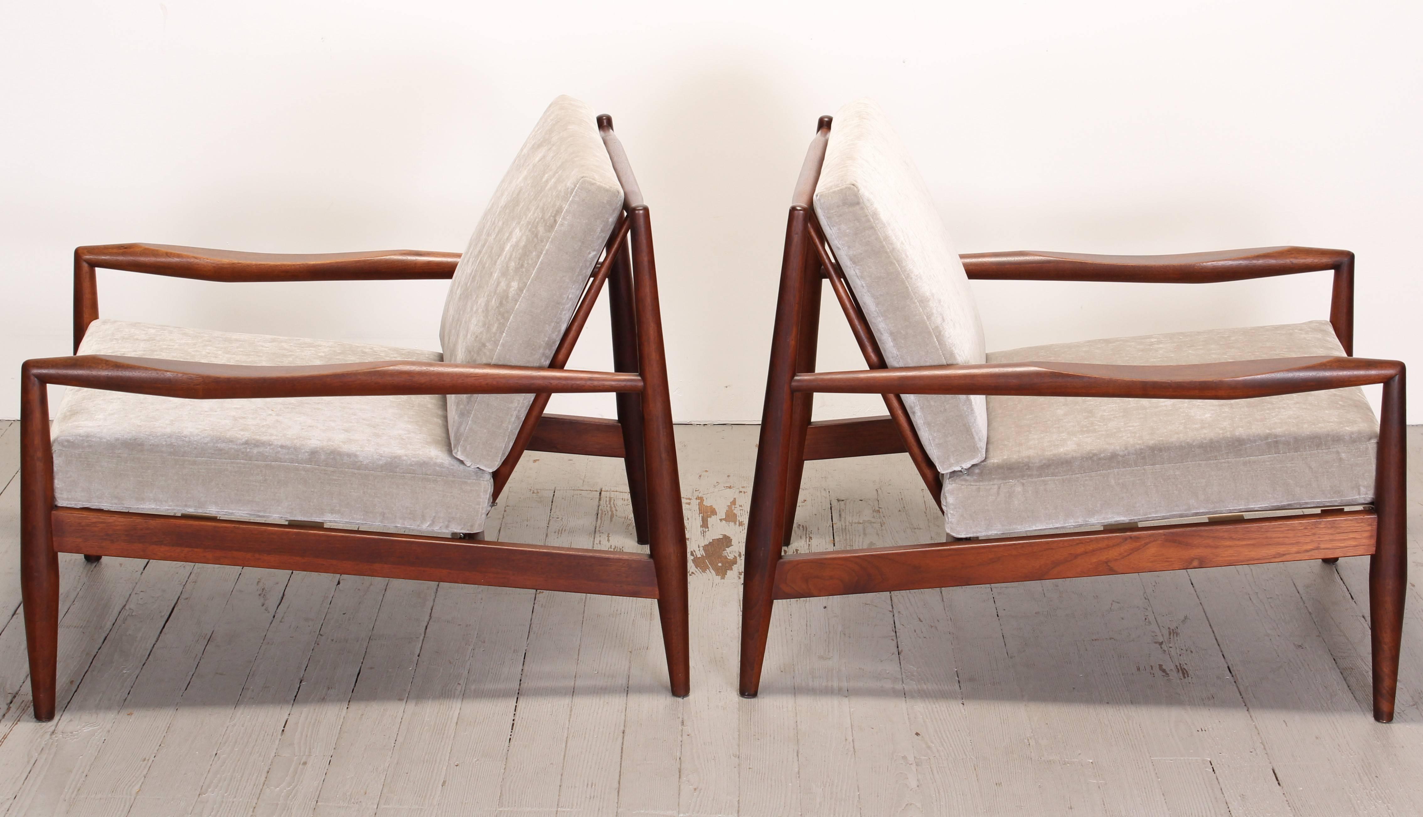 Pair of Adrian Pearsall Lounge Chairs and Ottoman, 1960s 1