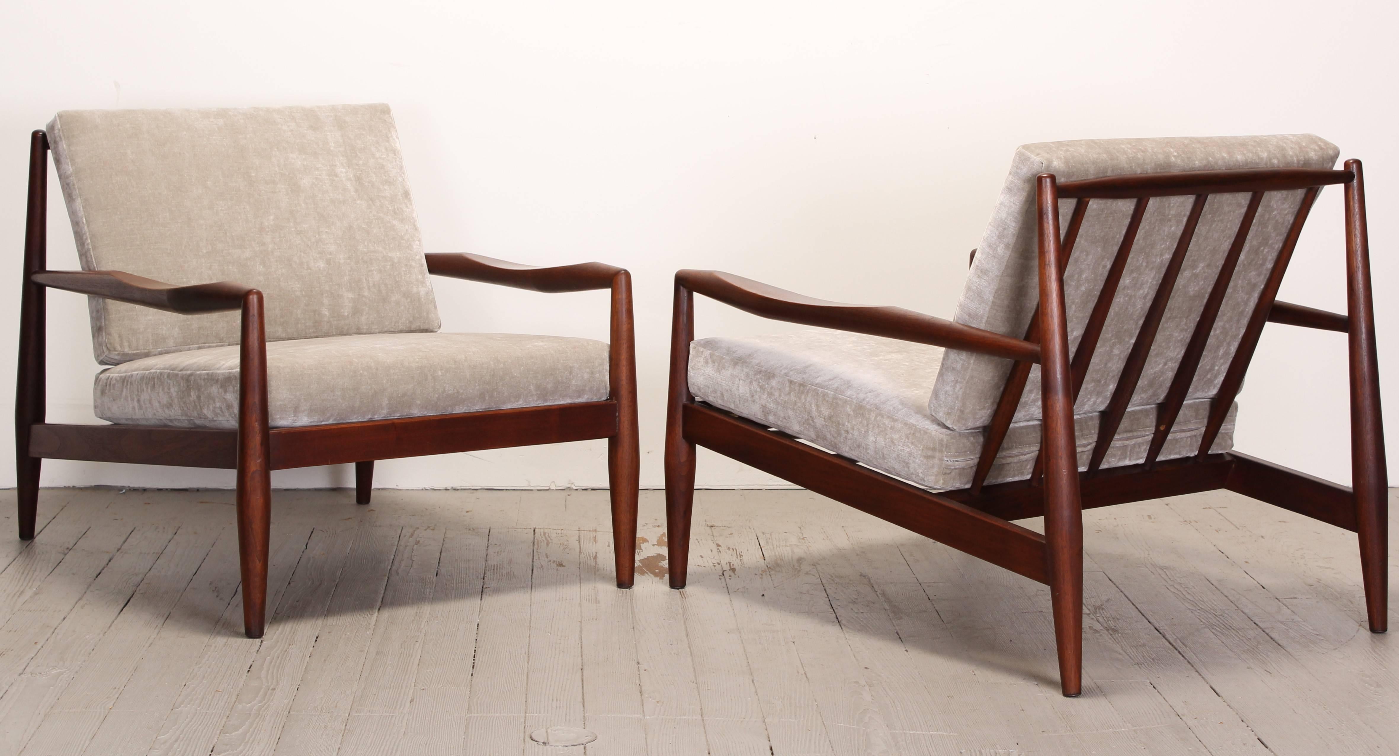 Pair of Adrian Pearsall Lounge Chairs and Ottoman, 1960s 2