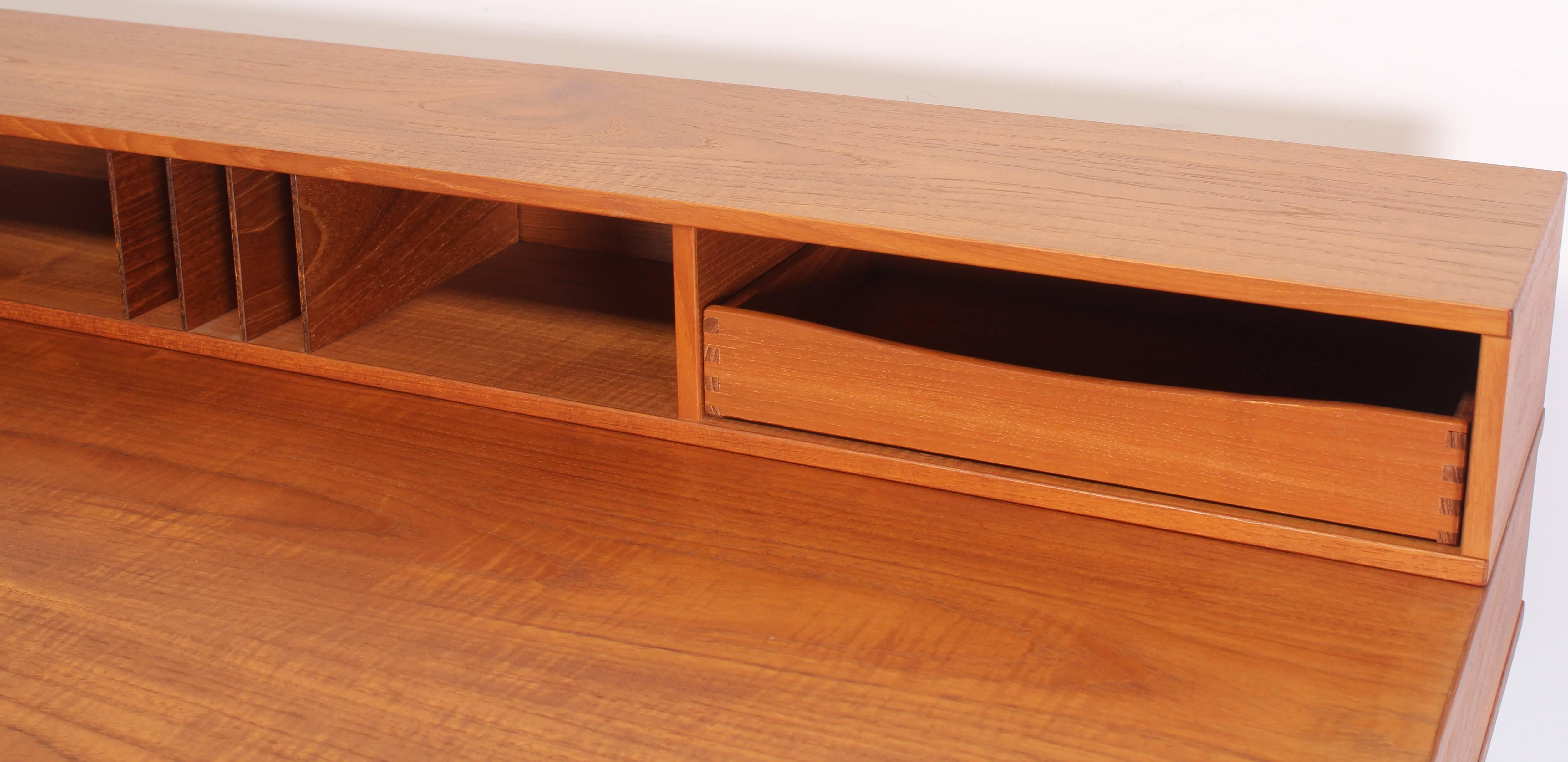 Danish Lovig Teak Wood Desk Flip Top, 1970s In Excellent Condition In Hamburg, PA