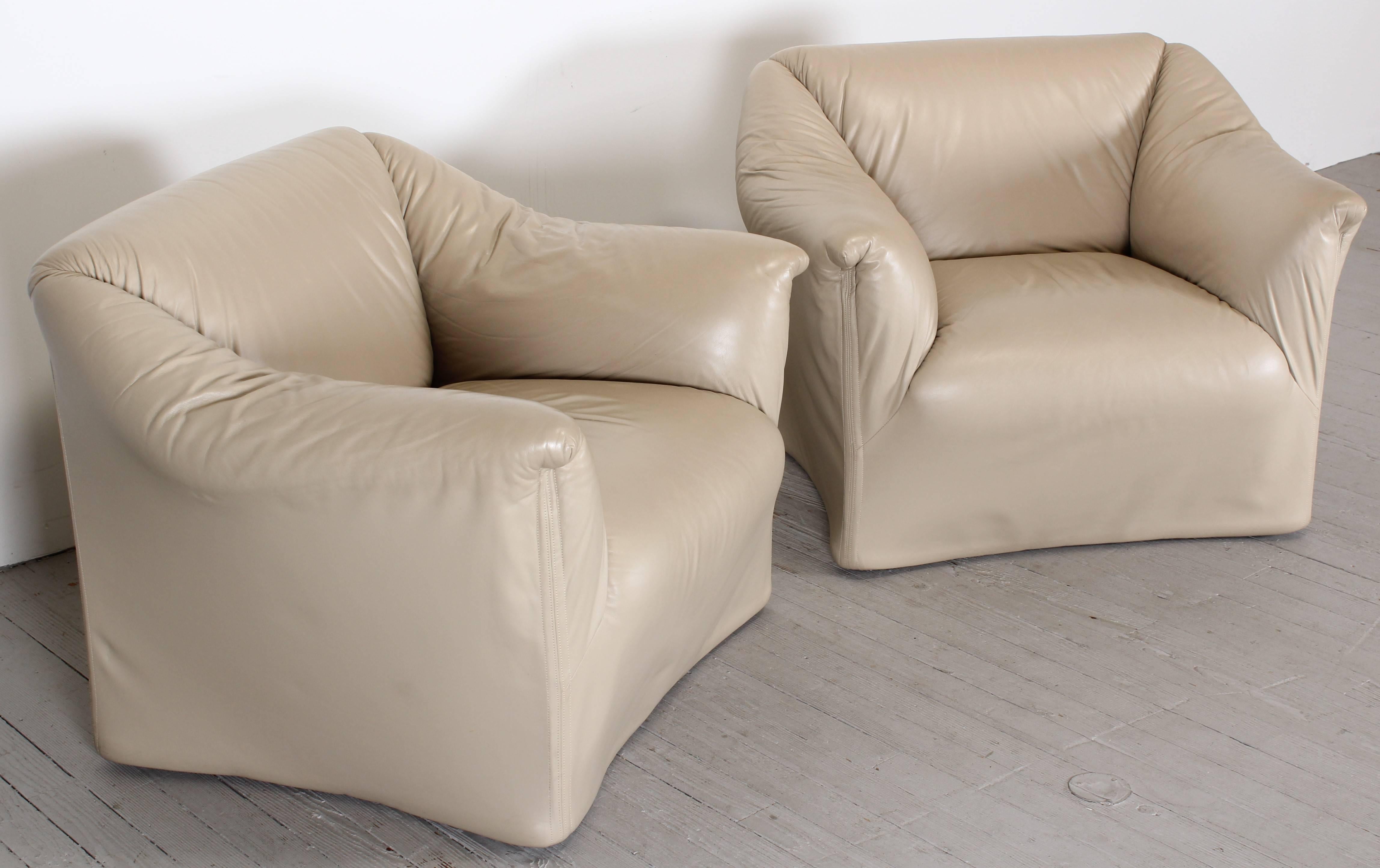 Late 20th Century Mario Bellini Pair of Tentazioni Leather Lounge Chairs, 1973