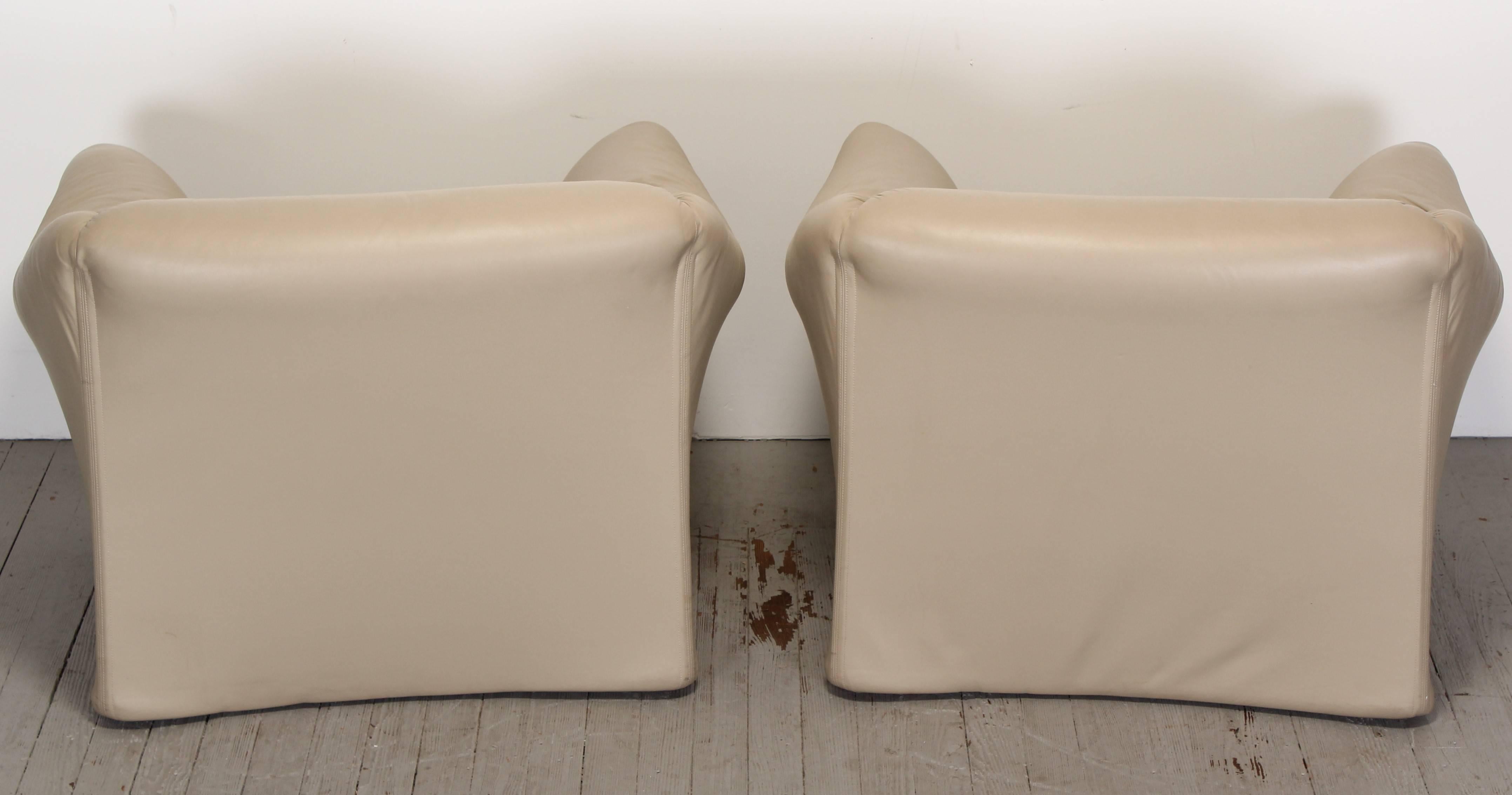Metal Mario Bellini Pair of Tentazioni Leather Lounge Chairs, 1973