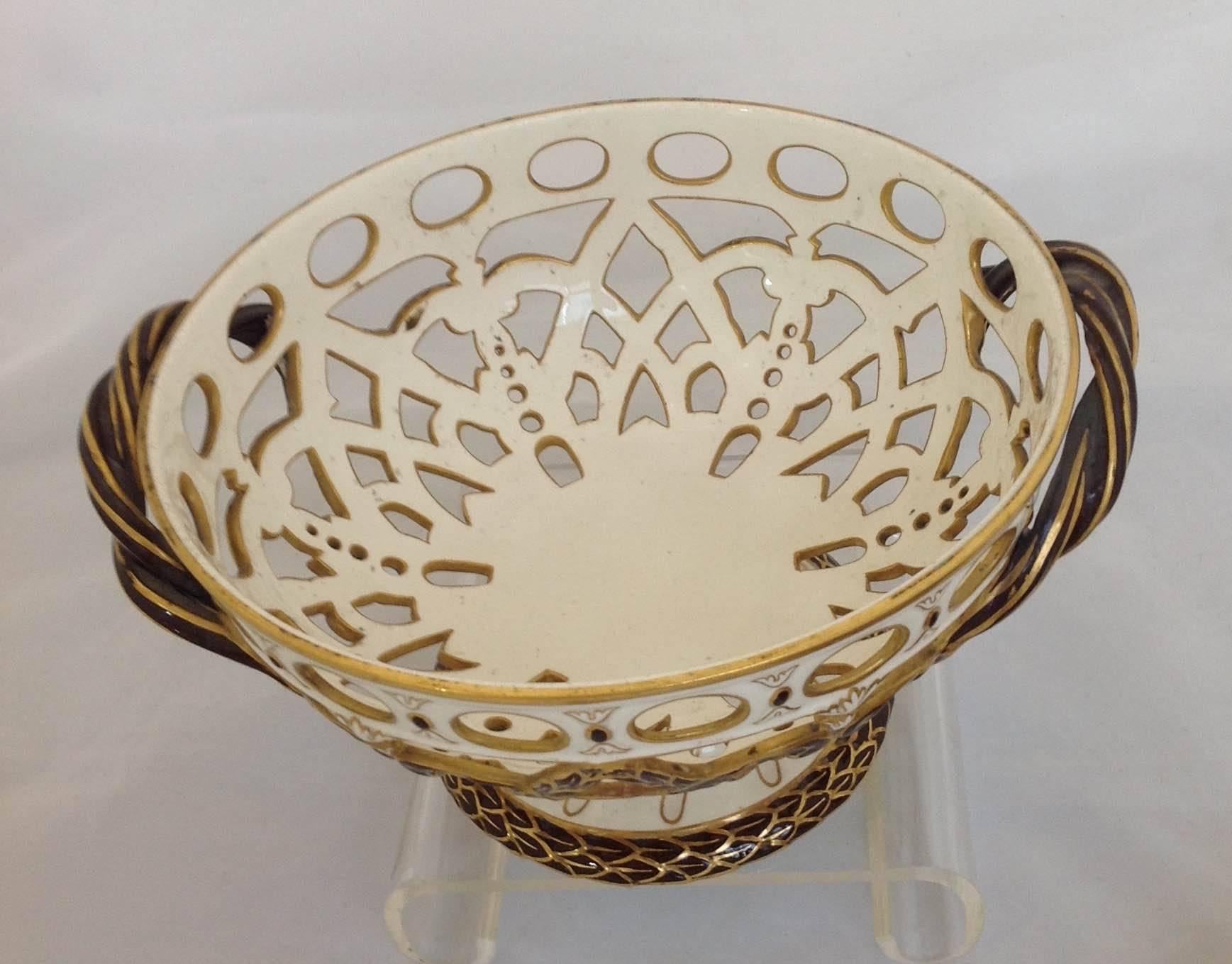 Wedgwood Cremeware Potpourri Bowl  In Excellent Condition For Sale In Houston, TX