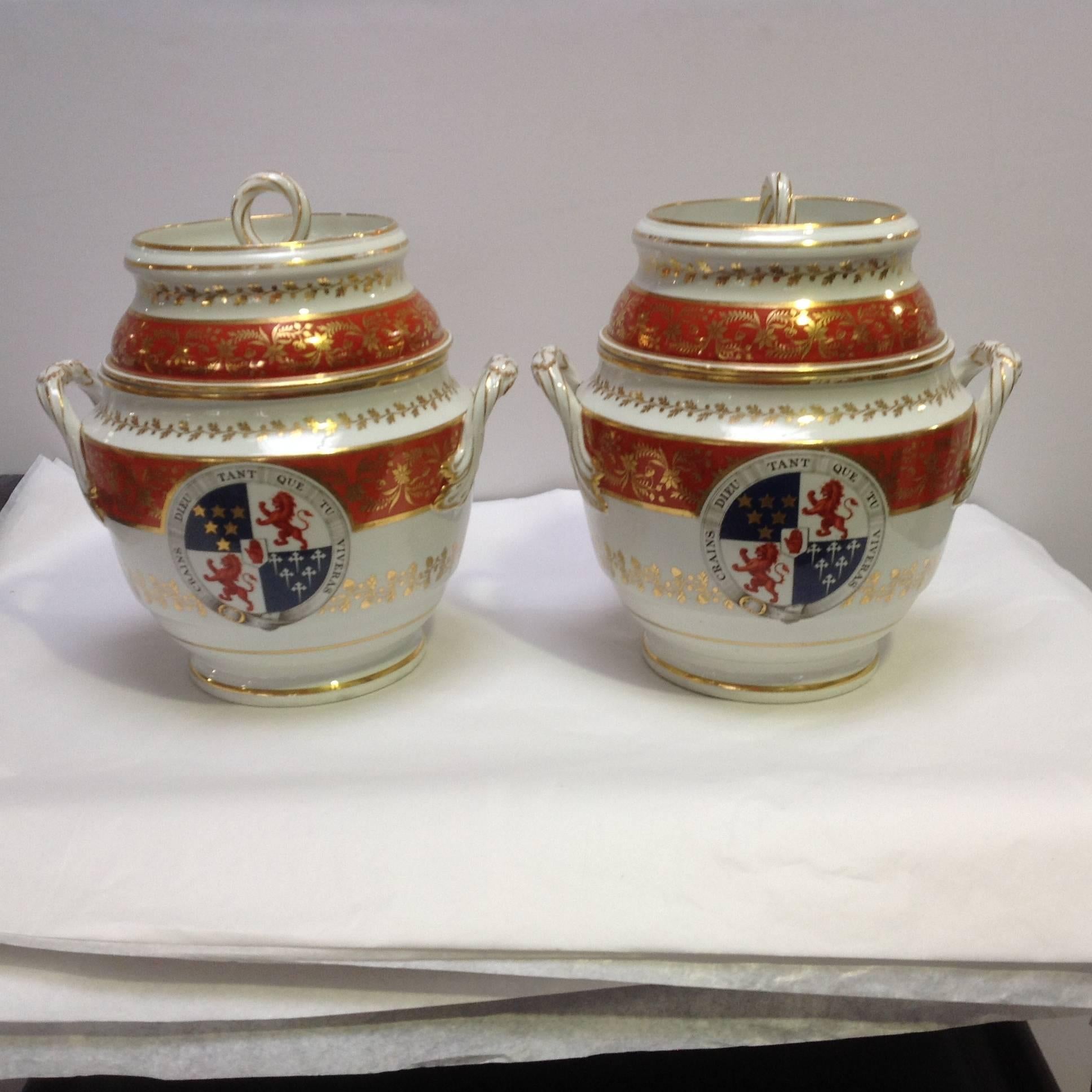 Important pair of ice pails with lids made by Flight & Barr Worcester. Signed on the base " Flight & Barr. Worcester manufactures to their Majesties', circa 1801.
They are decorated with the arms of Sir Marcus Somerville of Meath