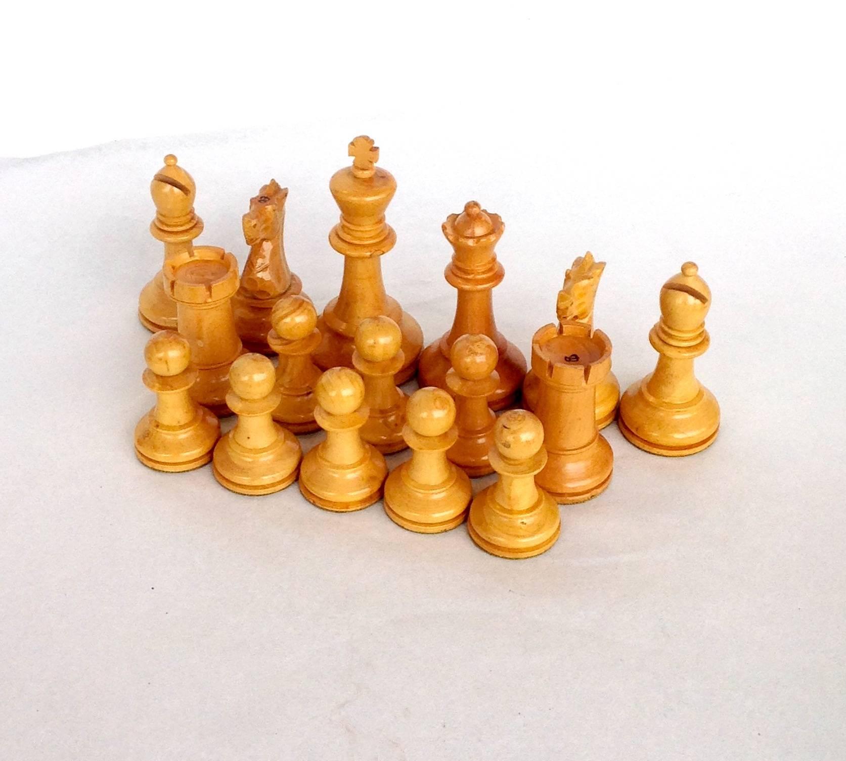 Staunton Chess Set, circa 1900 In Good Condition For Sale In Houston, TX