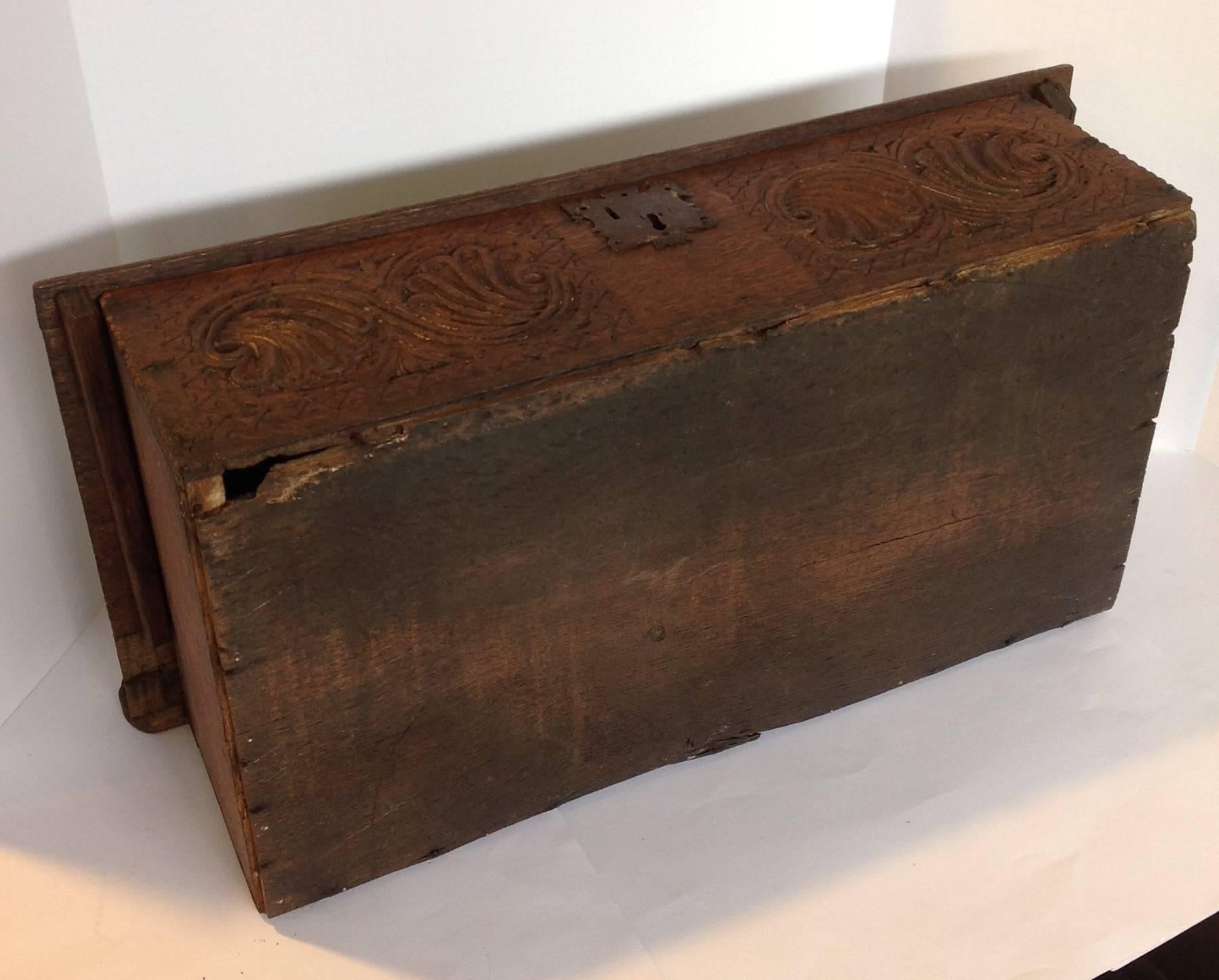 English Oak Bible Box, 17th Century In Excellent Condition For Sale In Houston, TX